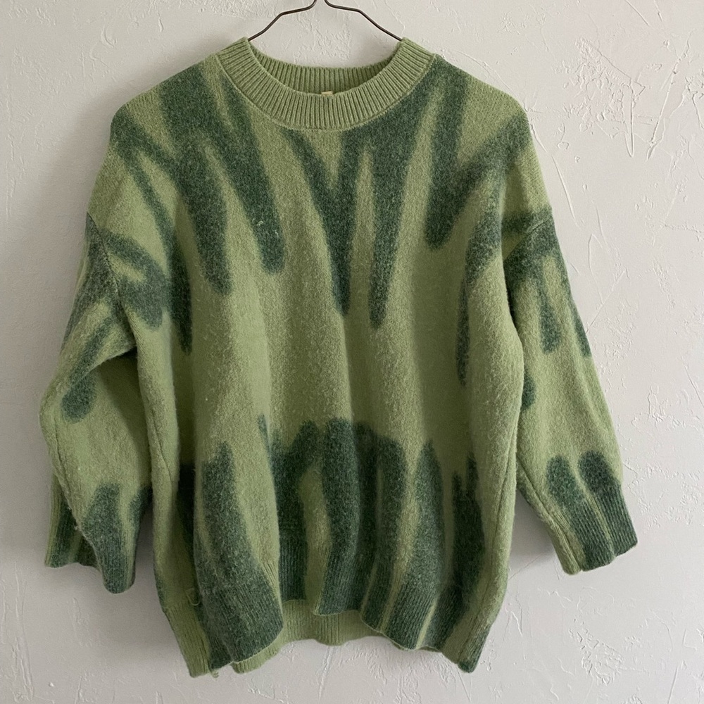 Verge girl along the sidewalk knit sweater green